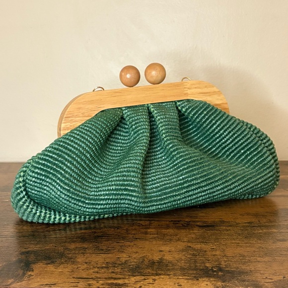 Urban Expressions | Green Clutch with Wooden Handle - Picture 3 of 8